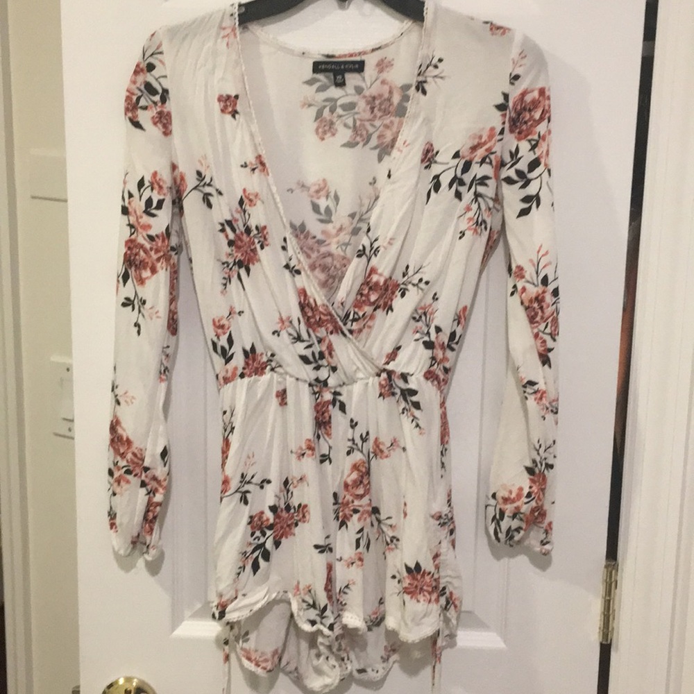 Pretty floral Pacsun romper (xsmall, small)